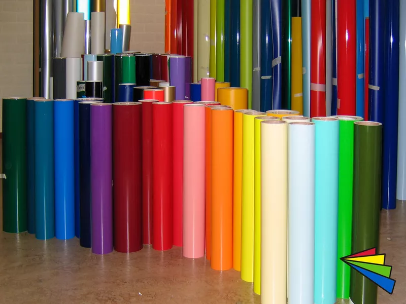 Rollen snijfolie in verschillende kleuren voor belettering en signing