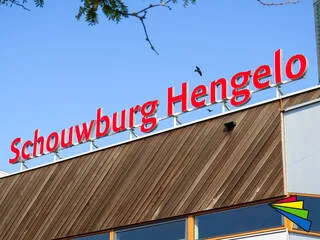 Gevelreclame verlicht & onverlicht